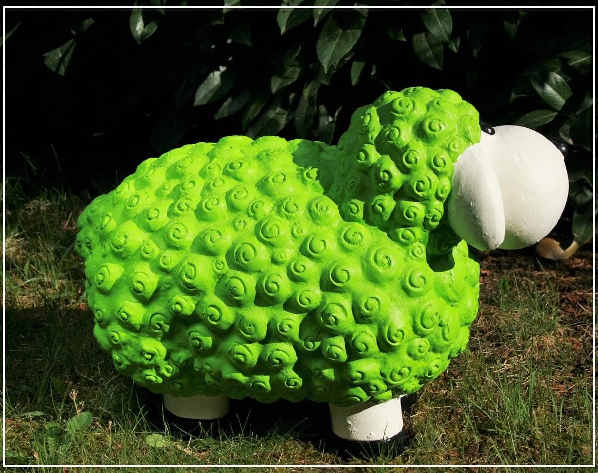 Geschenkestadl Gartenfigur XL Schaf Grün Wetterfest - Bild 3
