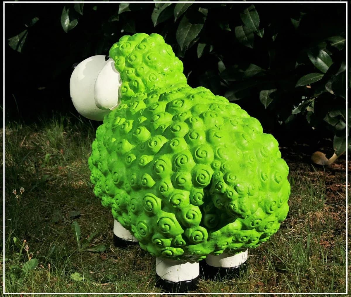 Geschenkestadl Gartenfigur XL Schaf Grün Wetterfest - Bild 4