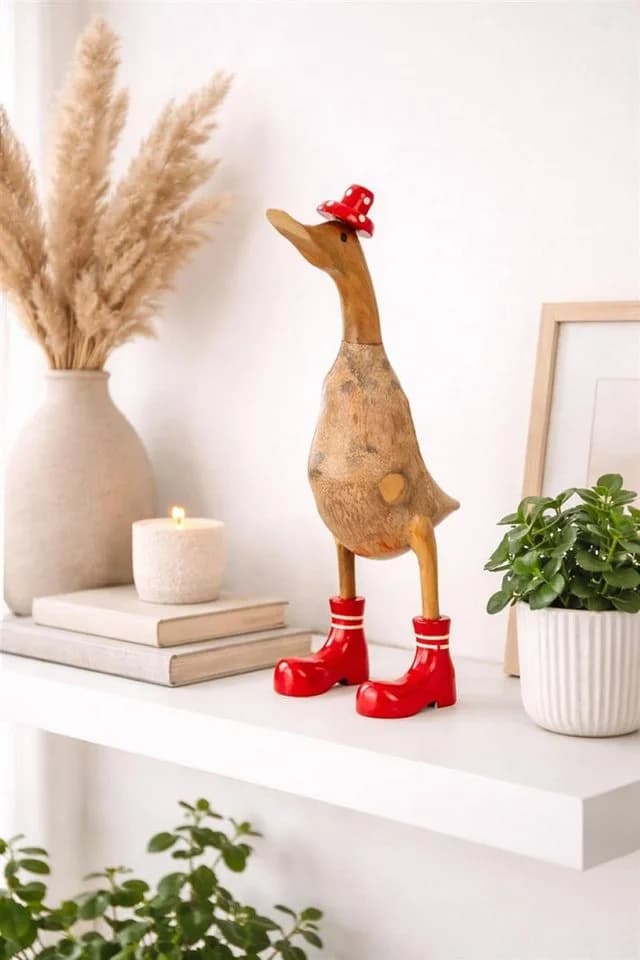 Geschenkestadl Bali Ente Dekofigur Holz mit Stiefeln oder Badelatschen - Bild 3