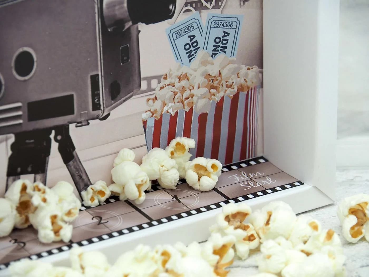 ZauberDeko Geschenkbox Geldgeschenk Verpackung Kino Popcorn Weiß/Rot - Bild 3