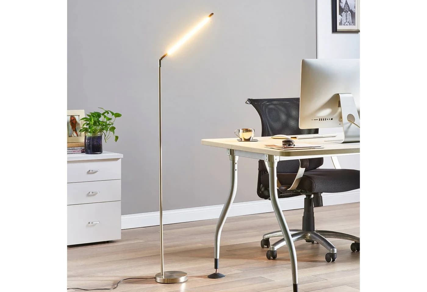 Lindby LED-Stehleuchte Jabbo 163 cm Nickel Metall