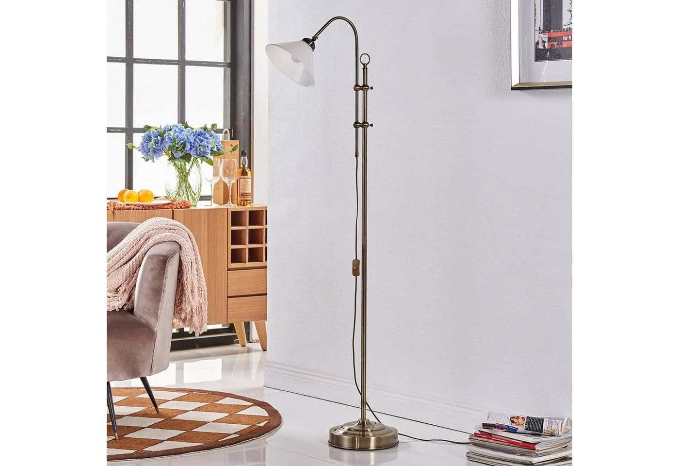 Lindby Stehleuchte Otis Altmessing Glas 170 cm E27 - Bild 3