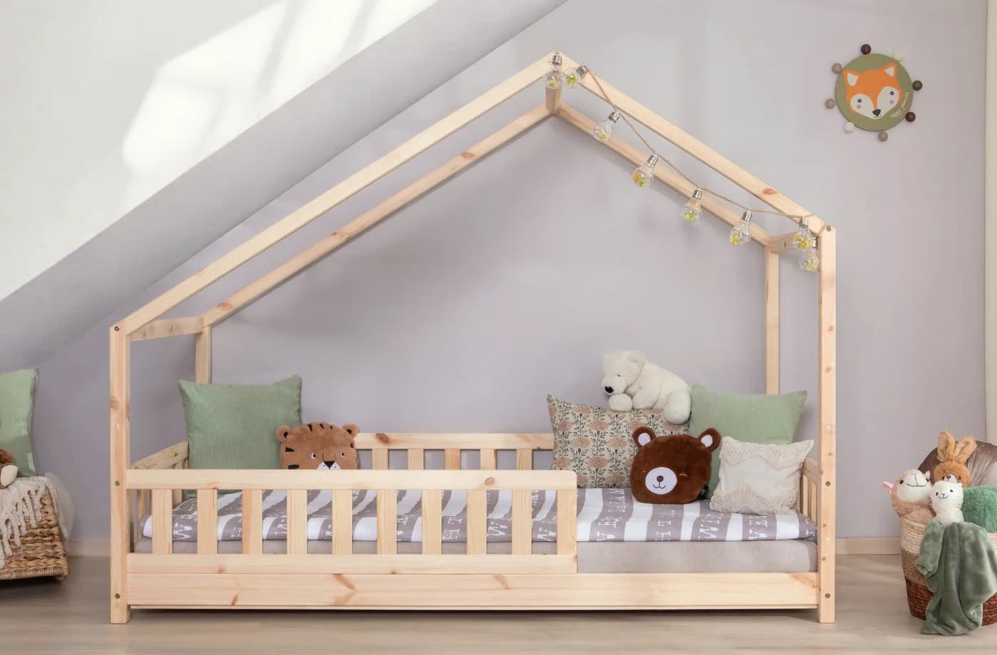 TiCAA Hausbett Lou wandelbar asymmetrisches Dach Kiefer Massivholz
