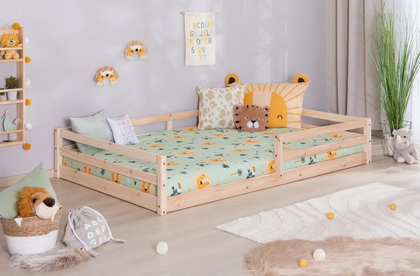 Ticaa Kinderbett Neo Bodenbett mit Rausfallschutz massiv Kiefernholz