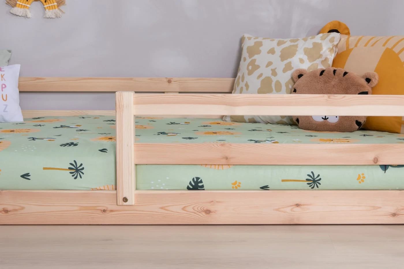 Ticaa Kinderbett Neo Bodenbett mit Rausfallschutz massiv Kiefernholz - Bild 5