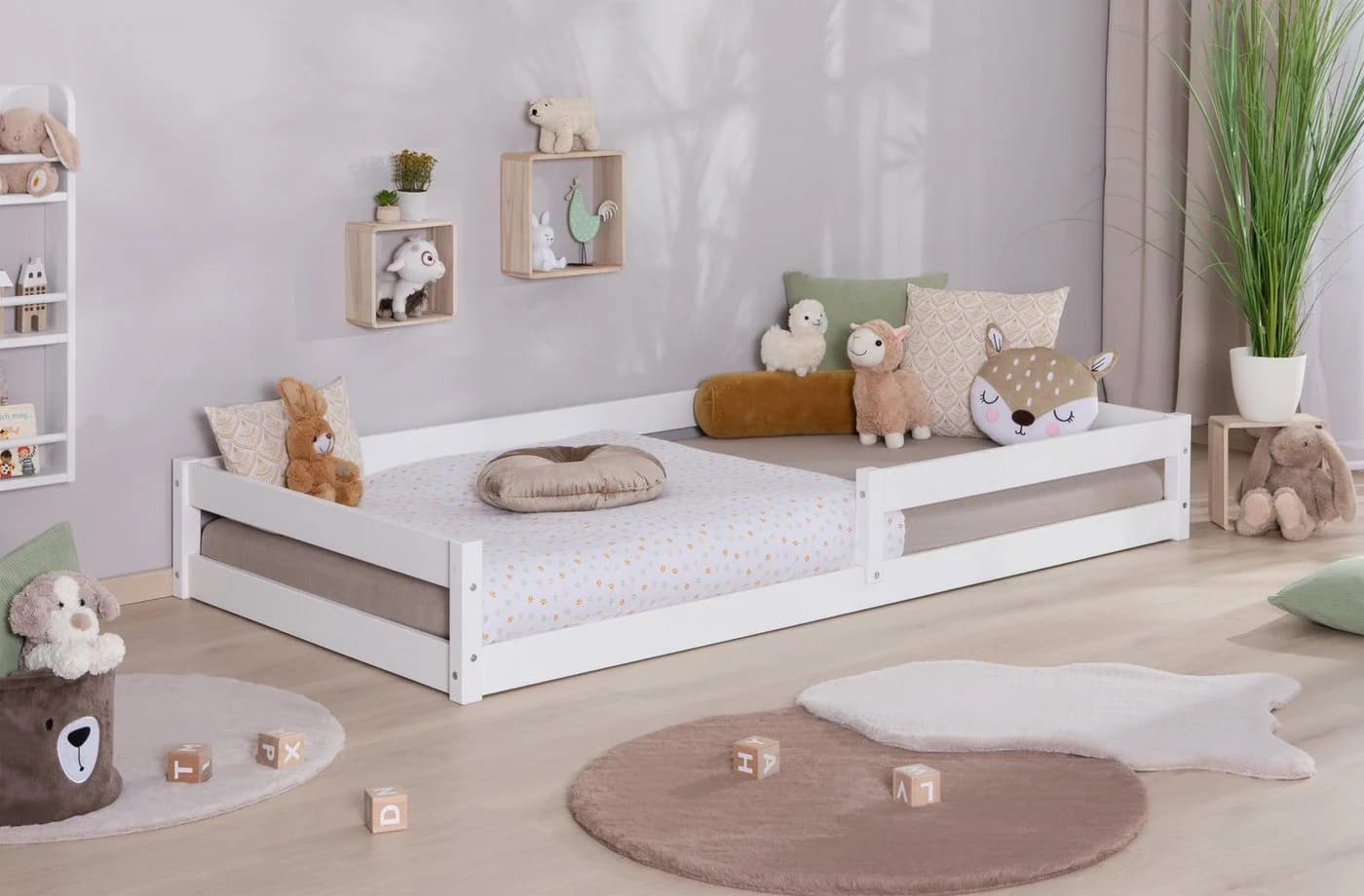 Ticaa Bodenbett „Emi“ Kinderbett aus Massivholz Weiß
