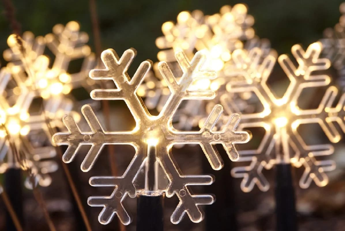 Gartenpirat LED Leuchtstäbe Schneeflocke Warmweiß 10 Erdspieße