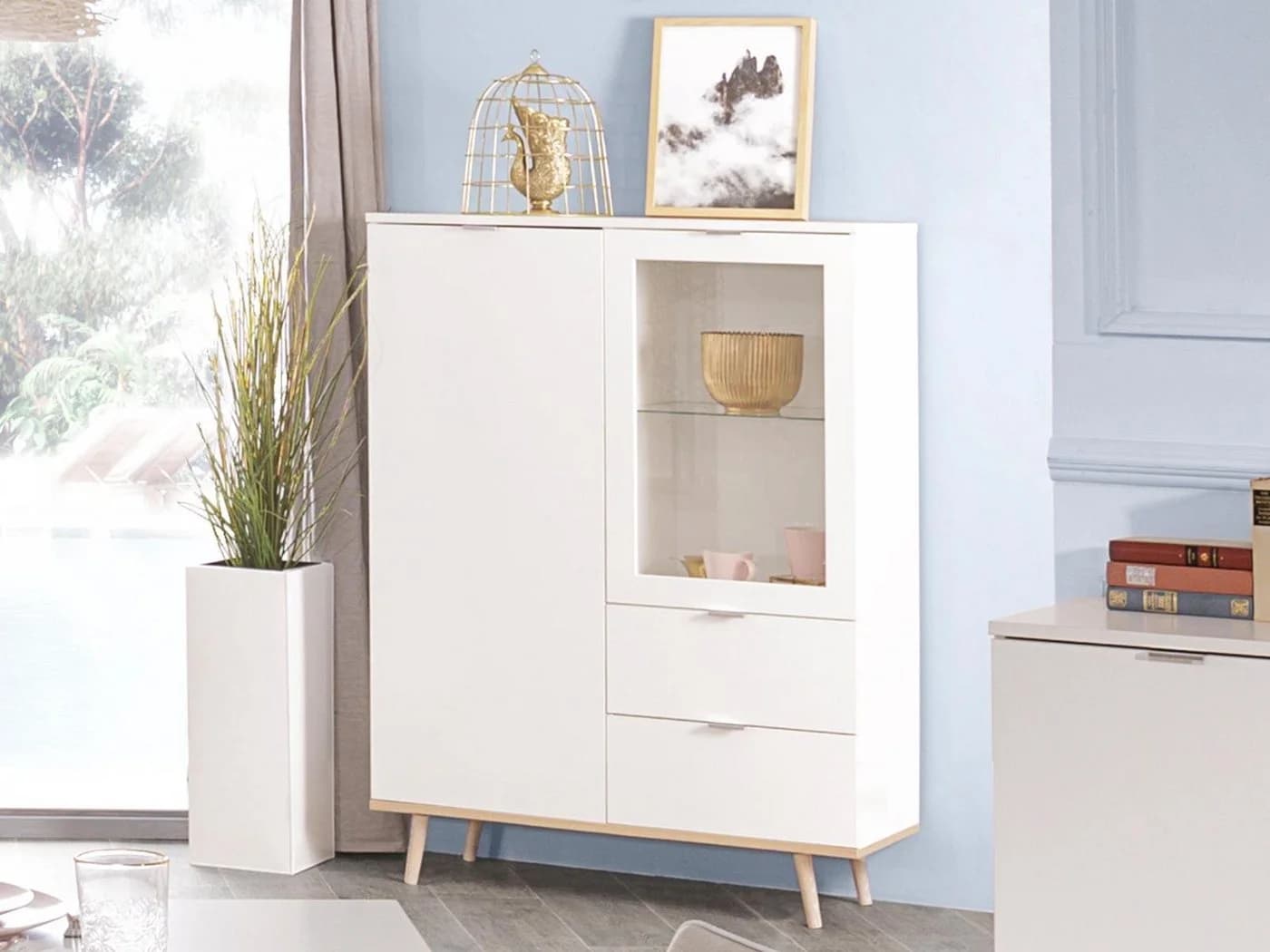 Finori Highboard Weiß mit Massivholzfüßen und Metallgriffen