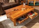 Massivmoebel24 Couchtisch OXFORD Landhausstil Akazie 2 Schubladen Bild 4