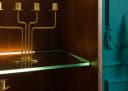 Massivmoebel24 Standvitrine DIAMOND Mango braun geölt Art Déco Bild 5