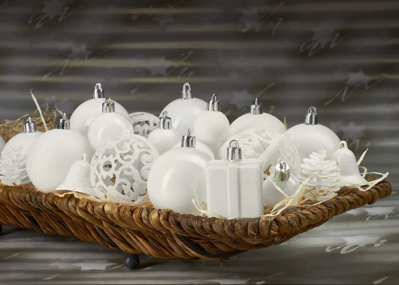 BRUBAKER 101-teiliges Weihnachtskugel-Set Cremeweiß Kunststoff