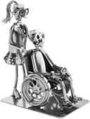 BRUBAKER Dekofigur Schraubenmännchen Pflegerin mit Rollstuhlfahrer Metallfigur Bild 2