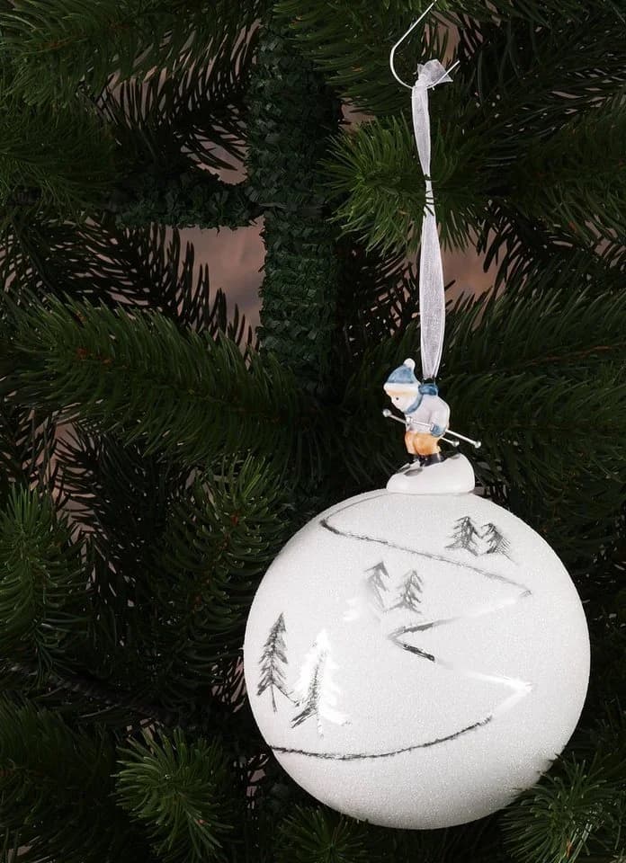 BRUBAKER Weihnachtsbaumkugel Glas 10cm Glitzer Skipiste Porzellan Figur - Bild 3