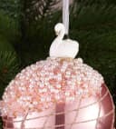 BRUBAKER Weihnachtsbaumkugel Rosa mit Schwan Figur 10 cm Glas Bild 1