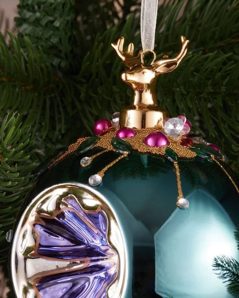 BRUBAKER Weihnachtsbaumkugel 10 cm Glas mit Tierfigur und Blumen-Deko