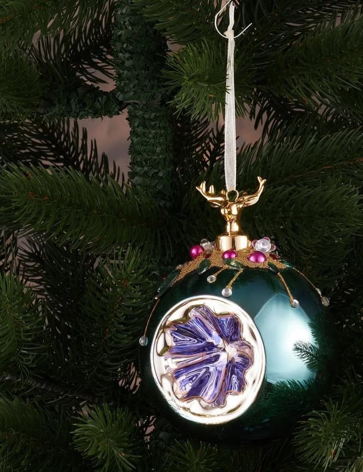 BRUBAKER Weihnachtsbaumkugel 10 cm Glas mit Tierfigur und Blumen-Deko - Bild 3