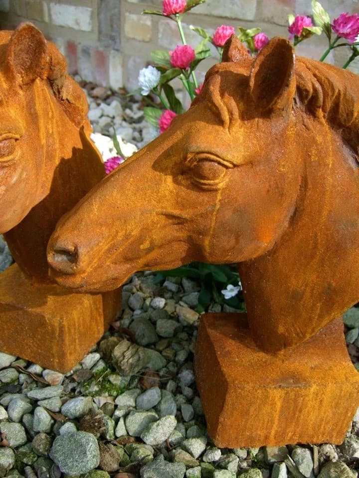 Antikas Pferdekopf Skulptur Gartenfigur Eisenguss Rostoptik