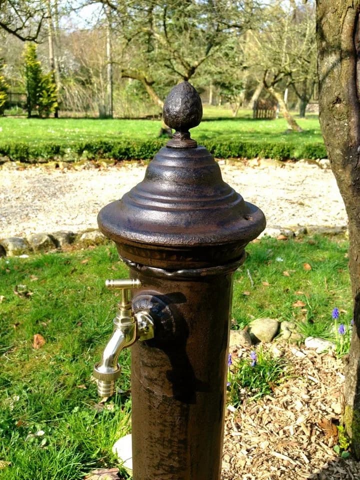 Antikas Wasserspeier Wasser-Zapfstelle Standbrunnen Braun Gusseisen