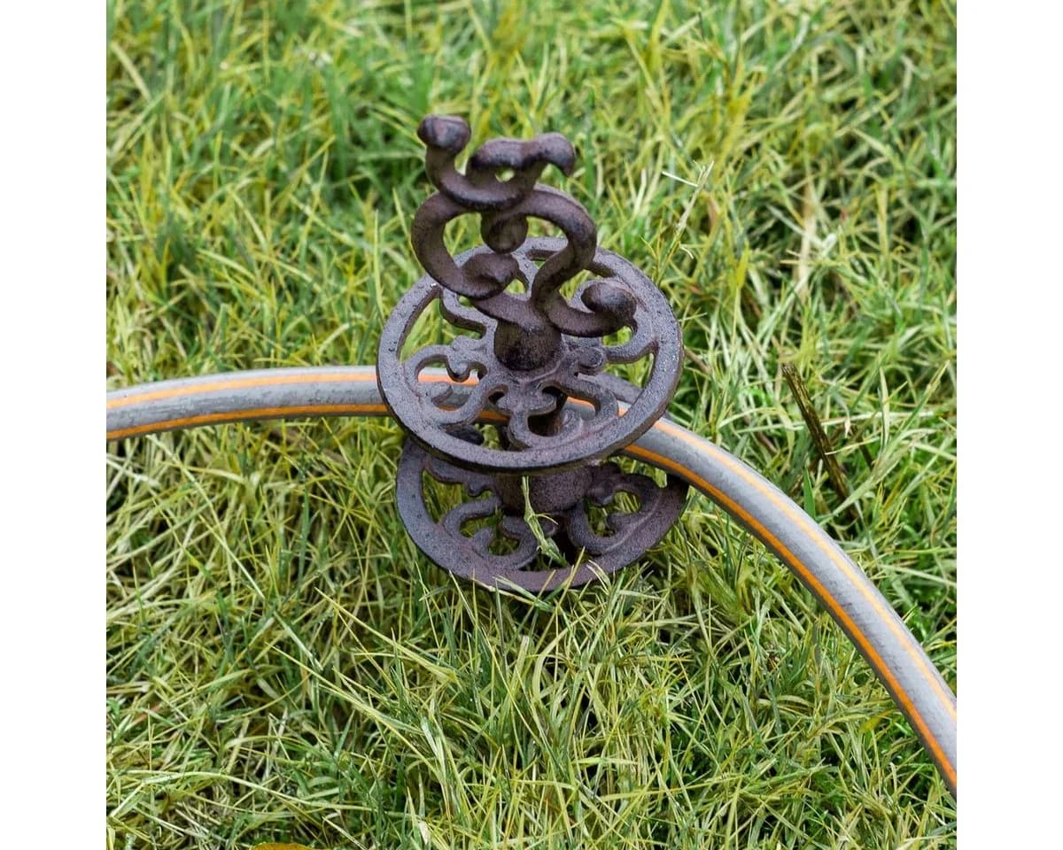 Antikas Gartenschlauchführung aus Gusseisen, antikbraun mit Erdspieß - Bild 2