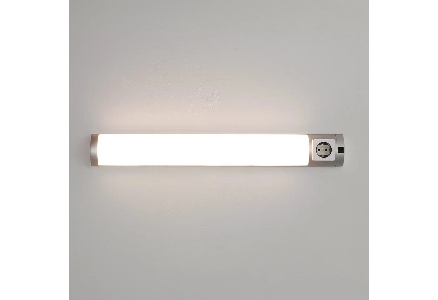 Licht-Erlebnisse Wandleuchte SOFT LED Warmweiß Silber/Weiß mit Steckdose
