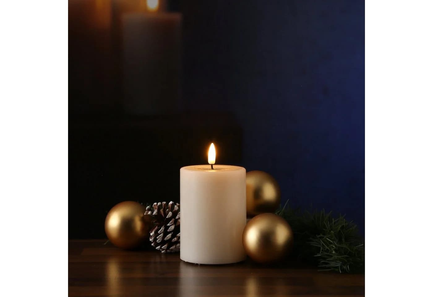 Deluxe Homeart LED-Kerze Mia Echtwachs Creme Flackernd
