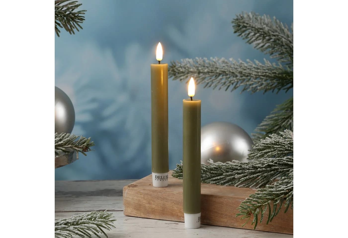 Deluxe Homeart LED-Stabkerzen Mia Echtwachs Olivgrün 2er Set - Bild 3