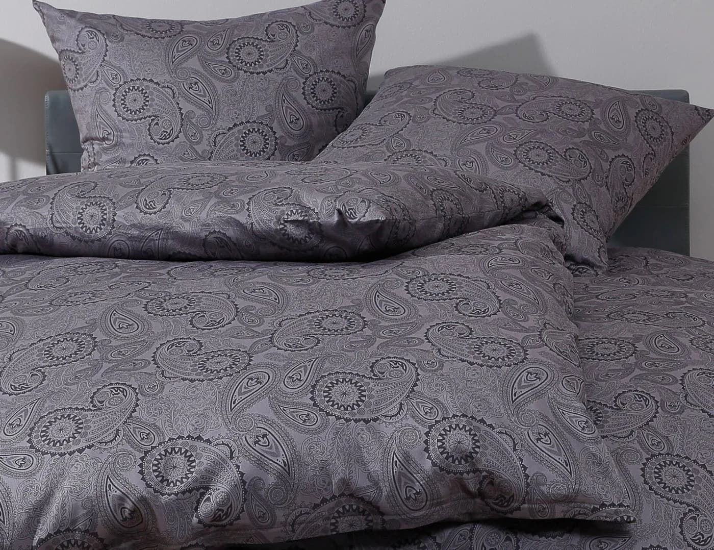 BETTWAESCHE-MIT-STIL Bettwäsche Mako-Satin Damast Paisley "Davos" Schwarz/Grau