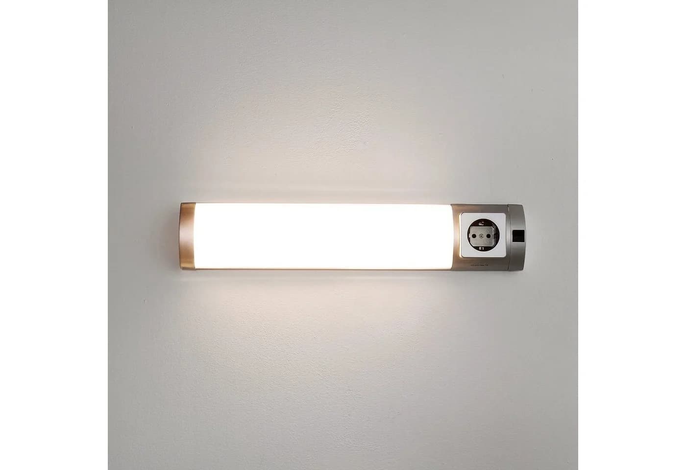 Licht-Erlebnisse Wandleuchte SOFT LED Warmweiß Silber/Weiß mit Steckdose