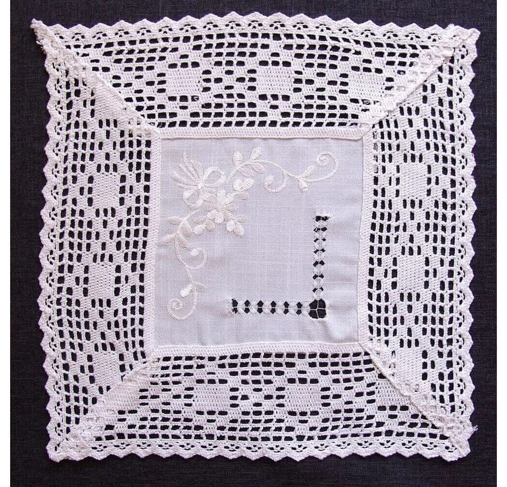 matches21 HOME & HOBBY Tischdecke Tischdeckchen BRIT Häkelbordüre Landhaus Polyester
