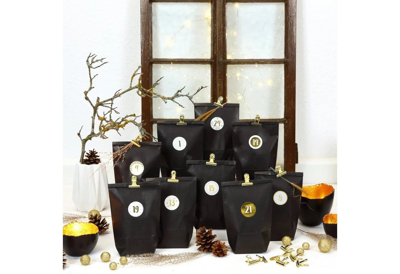PAPIERDRACHEN Befüllbarer Adventskalender Extravaganter Adventskalender zum Befüllen - Elegance, mit 24 goldenen Metallklammern und 24 Zahlenaufkleber