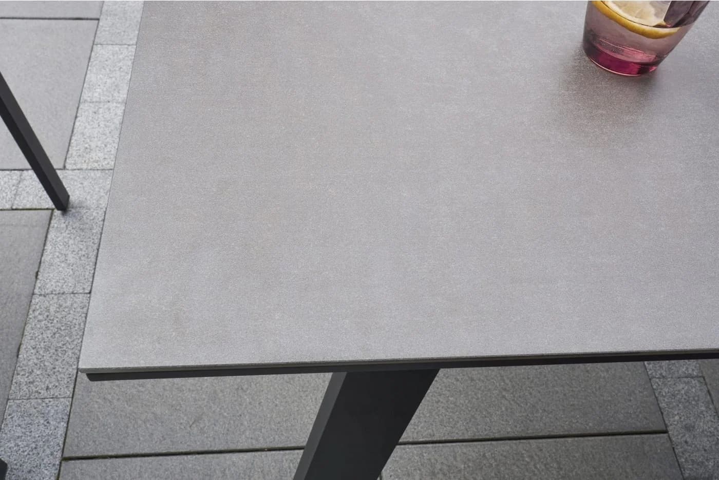 LC Garden Sunrest Esstisch Aluminium Glaskeramik Grau Betonoptik - Bild 5