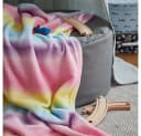 Lumaland Kuscheldecke Regenbogen-Design Bunt Coral-Fleece Bild 1