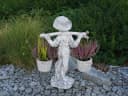 gartendekoparadies.de Gartenfigur Junge mit Blumenampel Grau Stein Bild 4