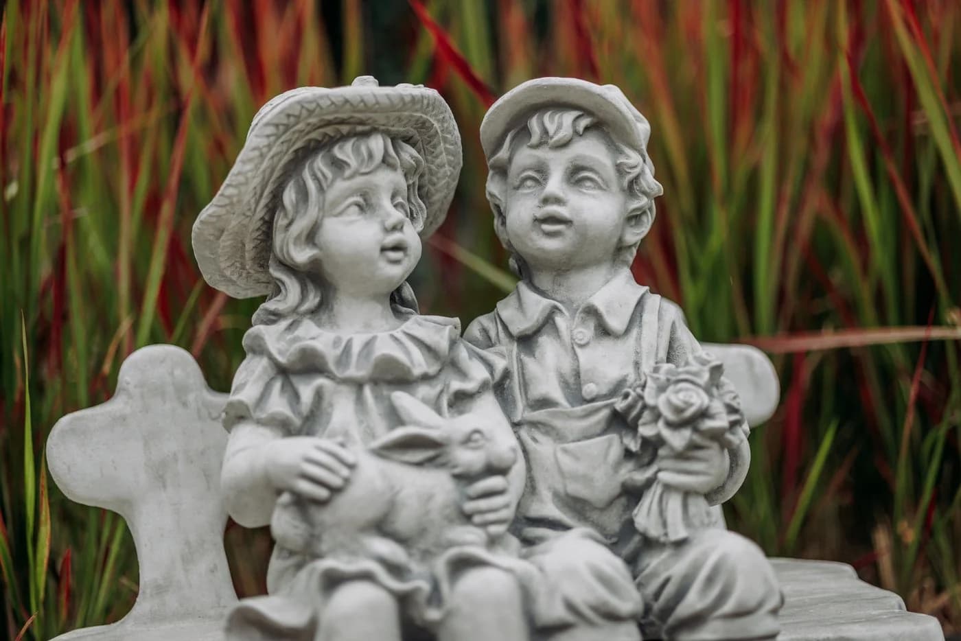 gartendekoparadies.de Steinfigur Junge und Mädchen auf Bank Grau - Bild 3