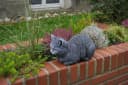 gartendekoparadies.de Gartenfigur Liegende Katze Steinfigur Bild 3