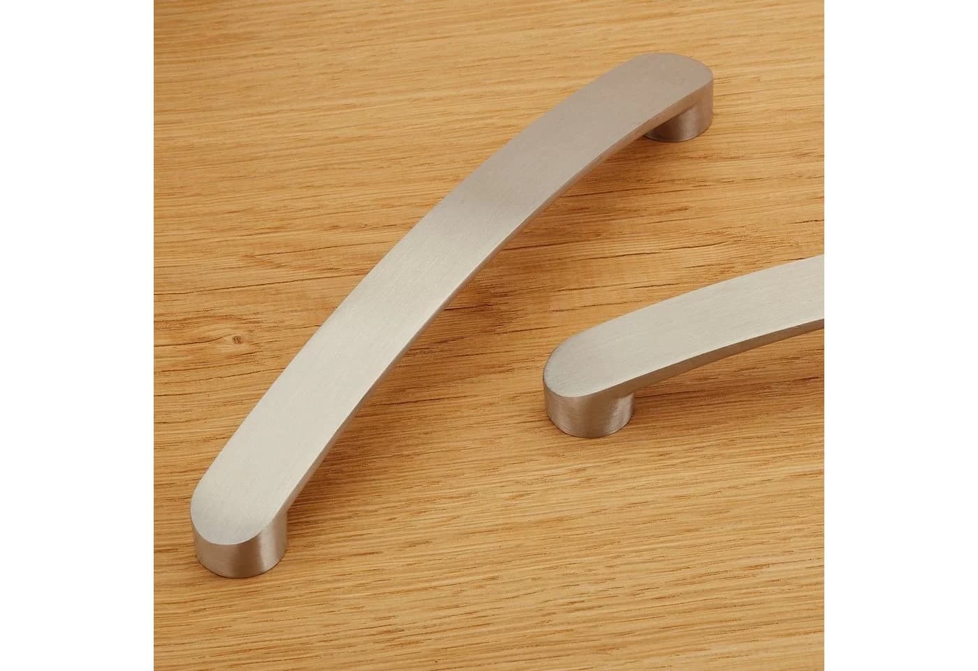 Moderner Möbelgriff aus Aluminium mit Edelstahloptik