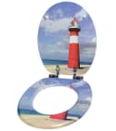 SANILO Badaccessoire-Set Leuchtturm blau-rot mit WC-Sitz, Teppich & Zubehör Bild 3