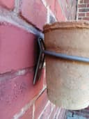 Dekowunder Terracotta Übertopf mit Wandhalterung Landhausstil Bild 4