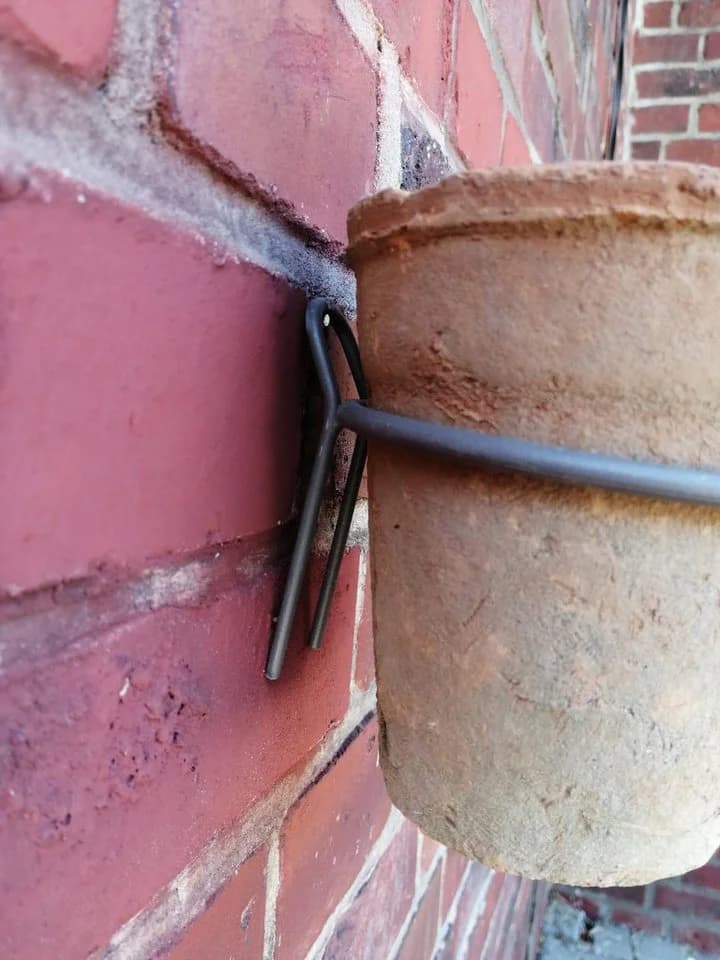 Dekowunder Terracotta Übertopf mit Wandhalterung Landhausstil - Bild 4