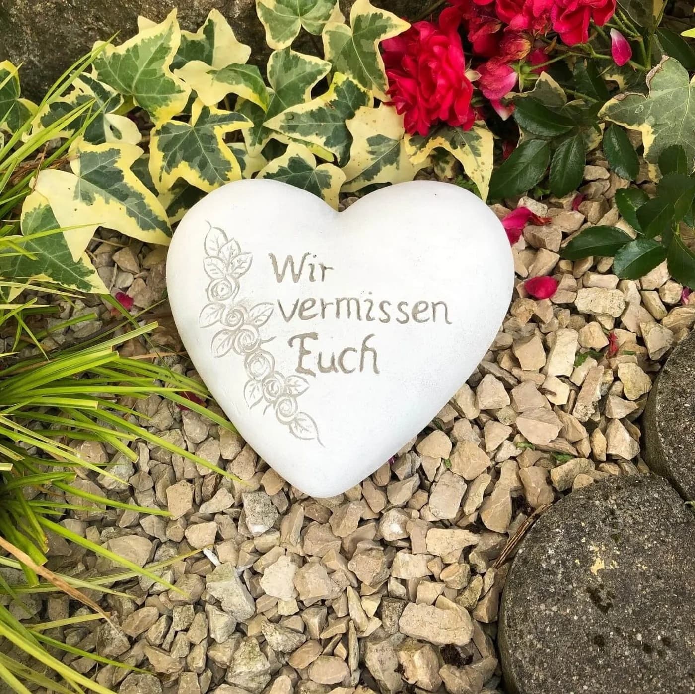 Radami Grabherz Steinguss Grau Antik "Wir vermissen Euch" mit Patina - Bild 2
