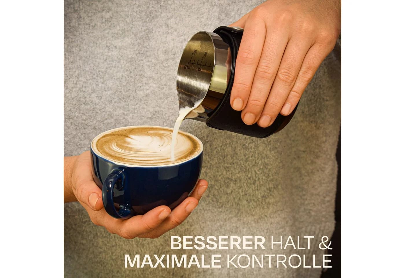Cosumy Milchkännchen Barista Edelstahl 350ml mit Lederhülle