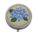 The Beauty House Pillendose mit Spiegel und gestrickten Blumen Bild 1