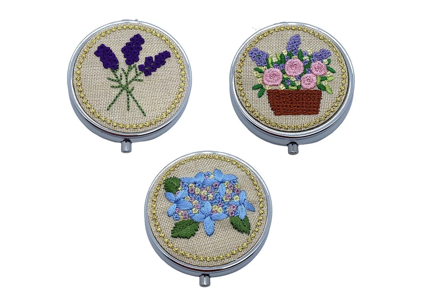 The Beauty House Pillendose mit Spiegel und gestrickten Blumen - Bild 2