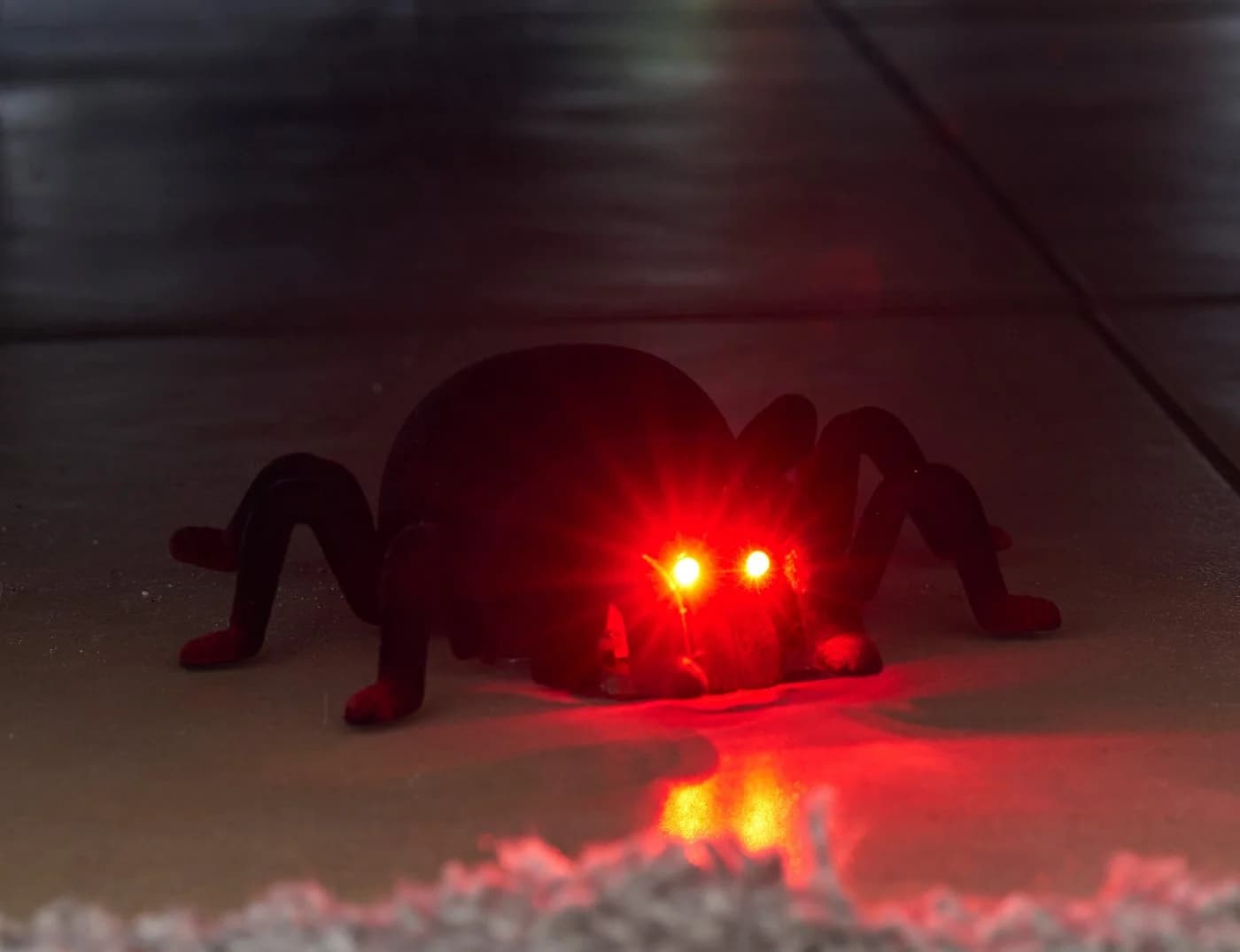Northpoint Ferngesteuerte Halloween-Spinne mit Kletterfunktion - Bild 4