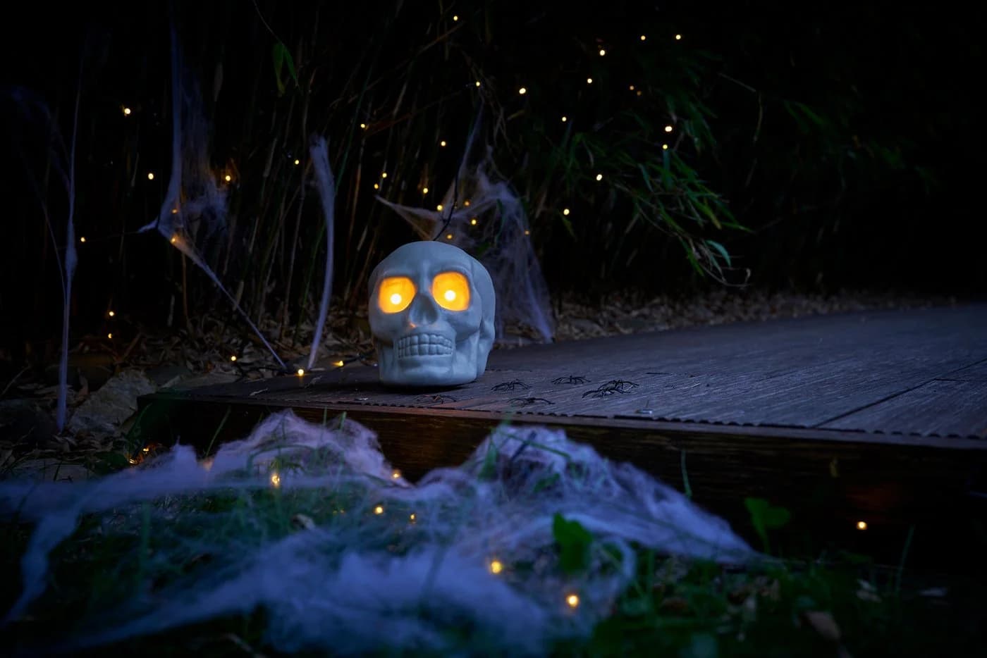 Northpoint LED Dekofigur Halloween Schädellicht mit 2xAA Batterien - Bild 2