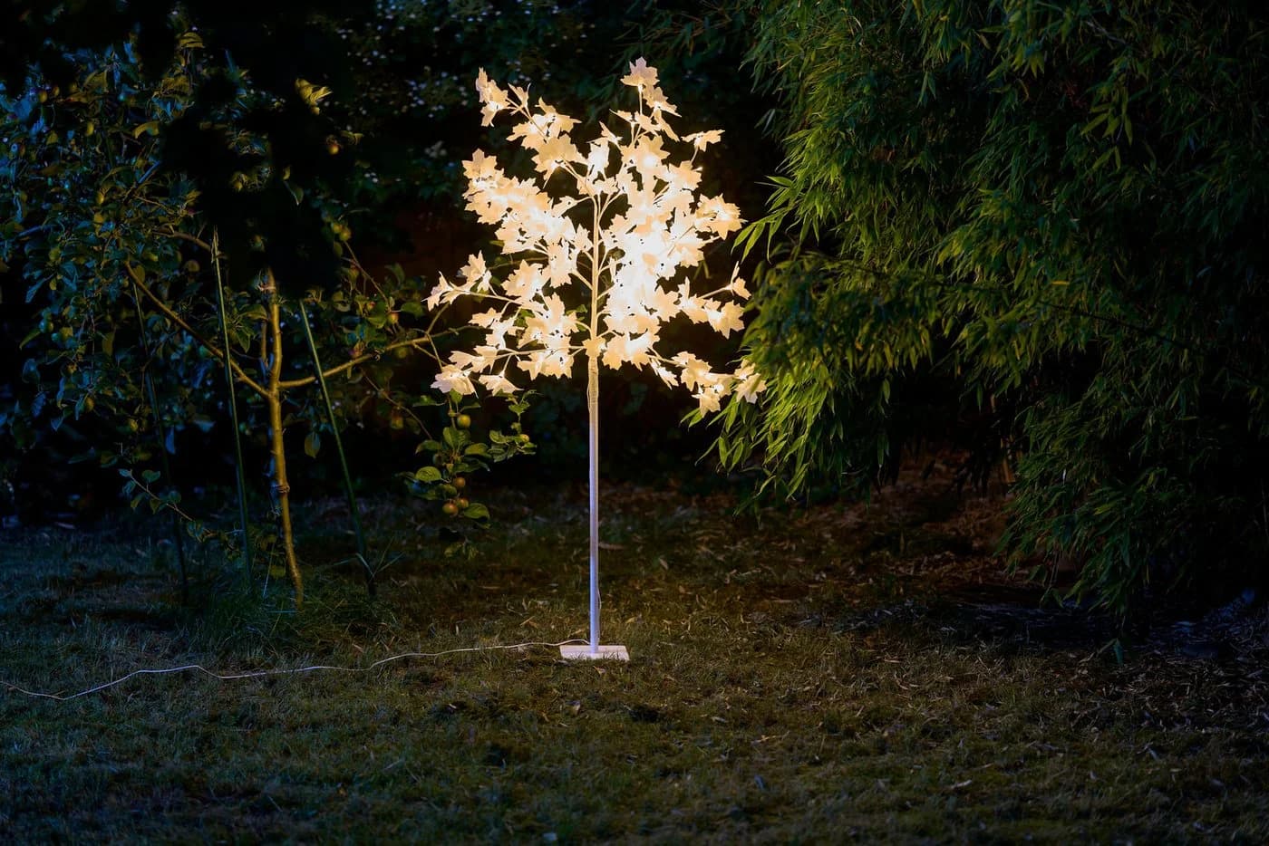 Northpoint LED Baum 120 weiße Blüten Warmweiße LEDs Timer - Bild 3