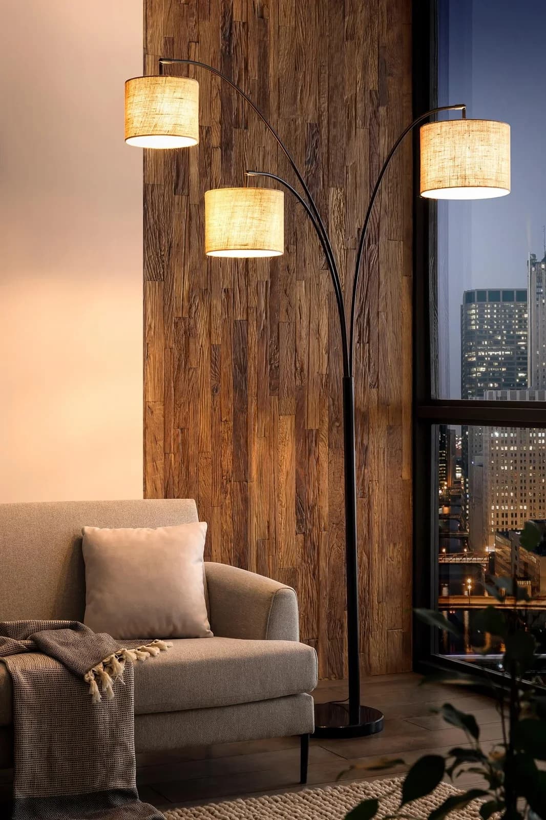 Zeitlose Stehlampe aus Marmor und Stoff