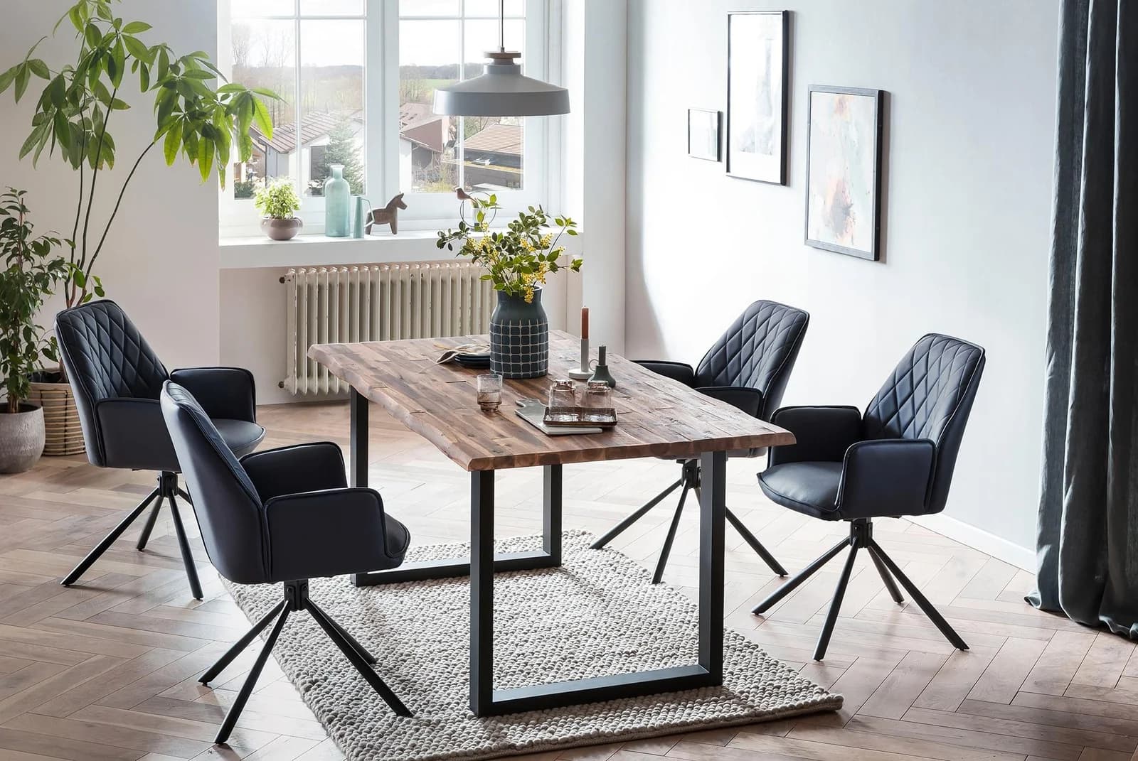Salesfever Essgruppe mit Drehstuhl und Akazie Tisch
