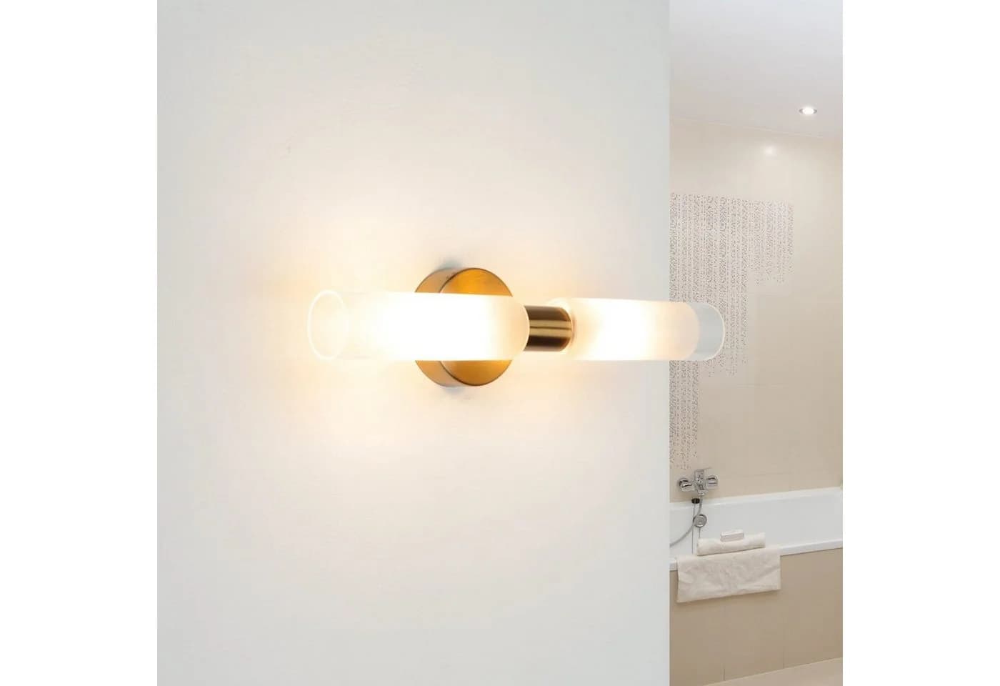 Licht-Erlebnisse Wandleuchte DAVILLA Messing Satiniertes Glas Spiegelleuchte