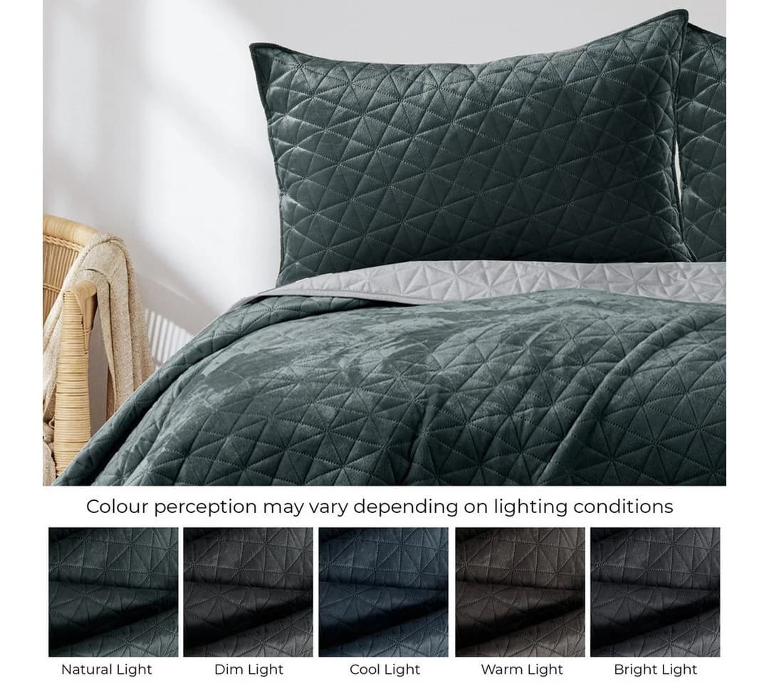Restilo Tagesdecke Laila Samt Optik Geometrisch Grau-Silber